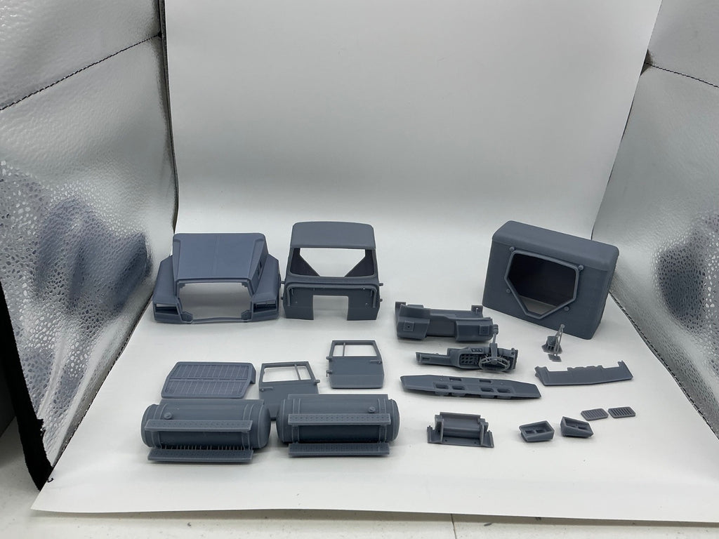 1/25th 3d printed Ford LTL9000 with 36”sleeper kit by Alpha Centauri