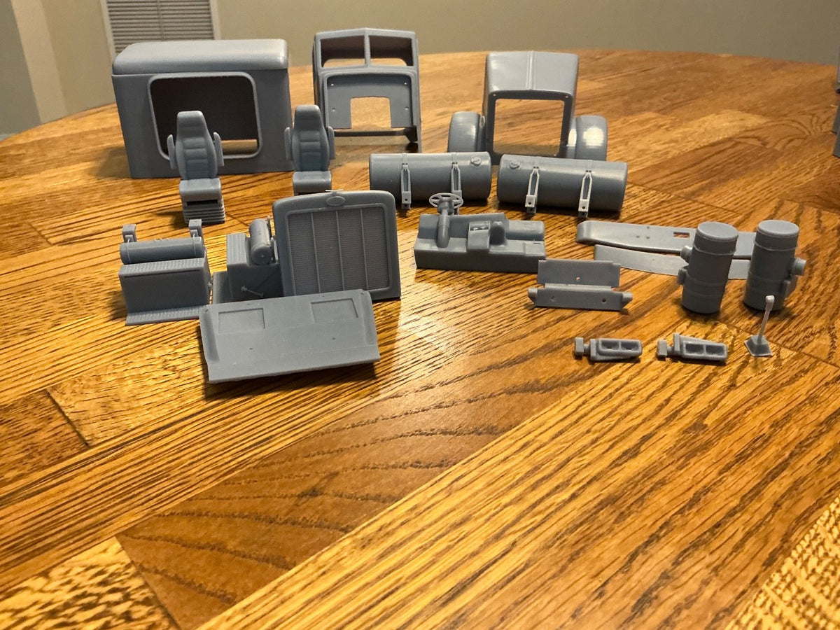 1/25th resin 3d printed Peterbilt 379 w/63” sleeper by Alpha Centauri