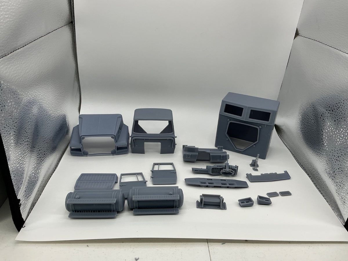 1/25th 3d printed Ford LTL9000 with aero 2 sleeper kit by Alpha Centauri