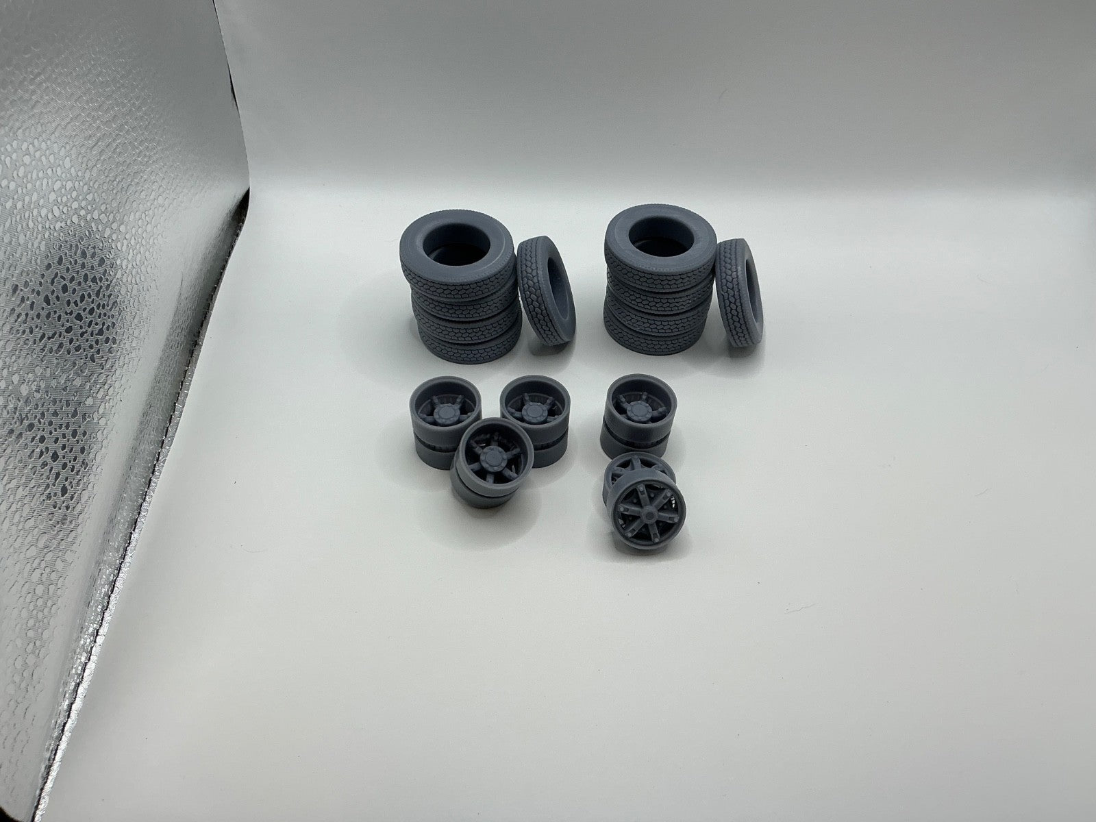1/25th scale resin 3d printed  6 spoke truck wheel set by 3dtech design