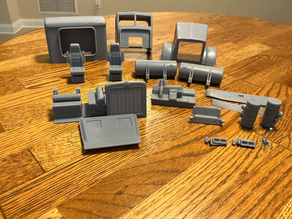 1/25th resin 3d printed Peterbilt 379 w/36" sleeper by Alpha Centauri