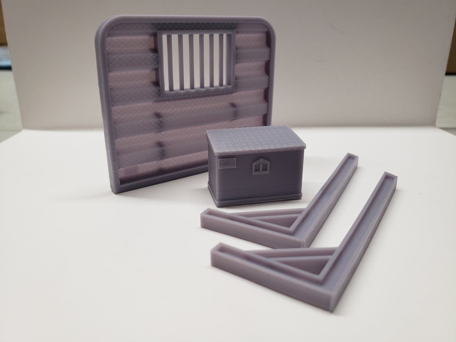 resin 3d printed DAY CAB HEADACHE RACK WITH A CHAIN BOX 1/24-25TH SCALE by WC3D