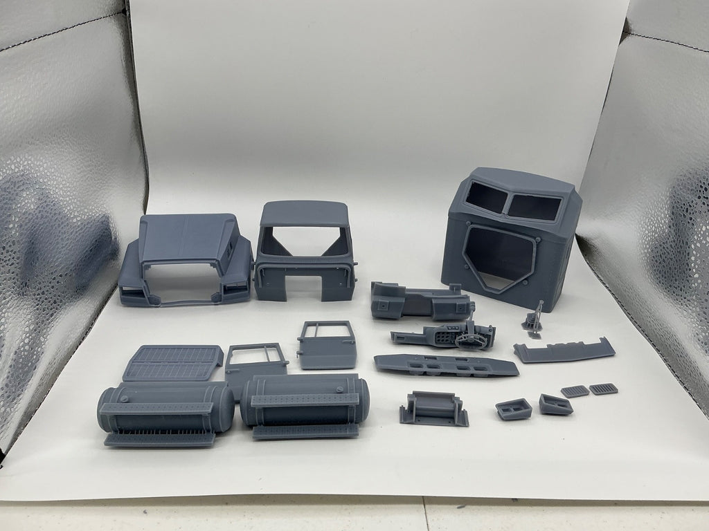 1/25th 3d printed Ford LTL9000 with aero sleeper kit by Alpha Centauri