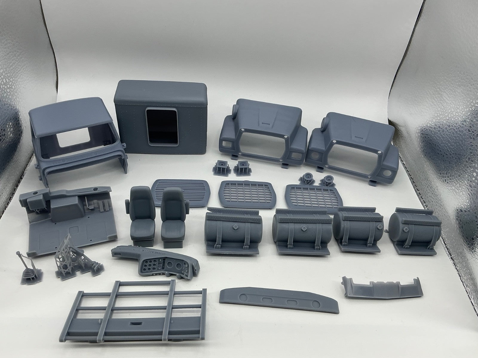 1/25 printed  FORD L / LN 8000 / 9000 105.3 BBC  w/36” sleeper by Alfa Centauri