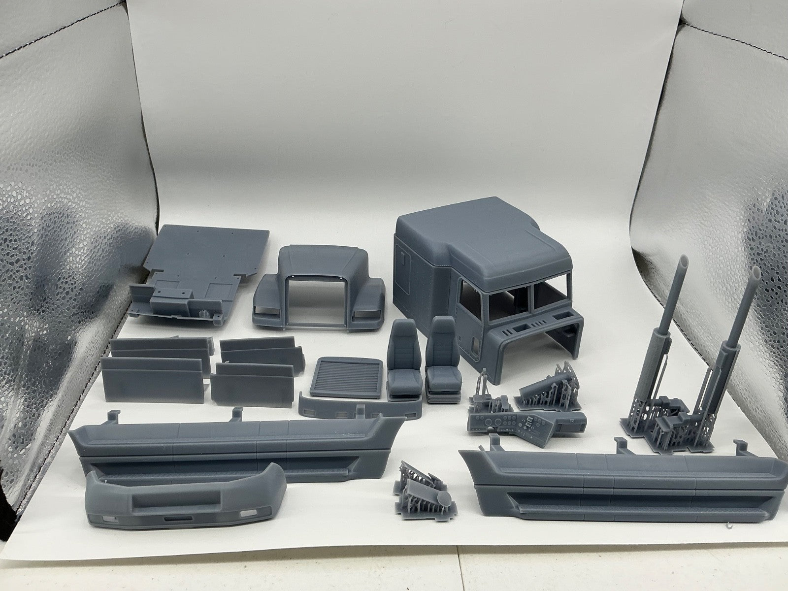 1/25th 3d printed Freightliner FLD 120 mid roof kit by Alpha Centauri