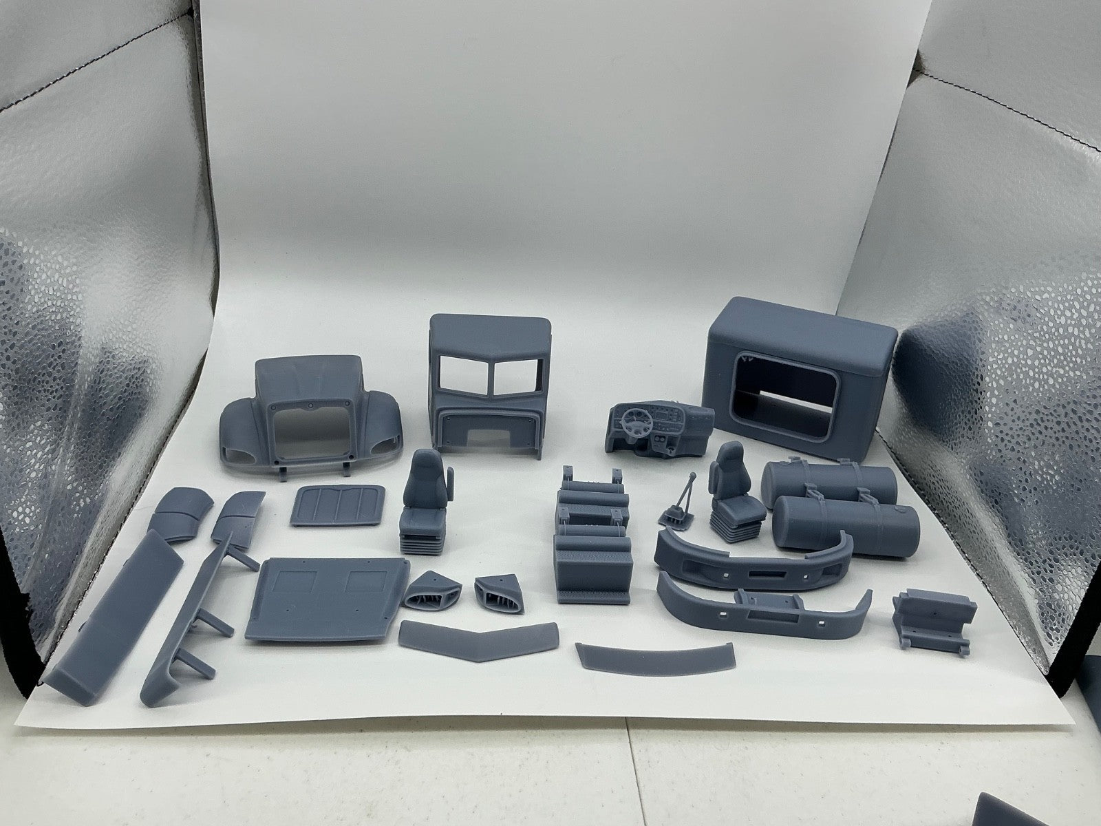 1/25 resin printed Peterbilt 386 flat top cab w/36” sleeper by Alfa Centauri