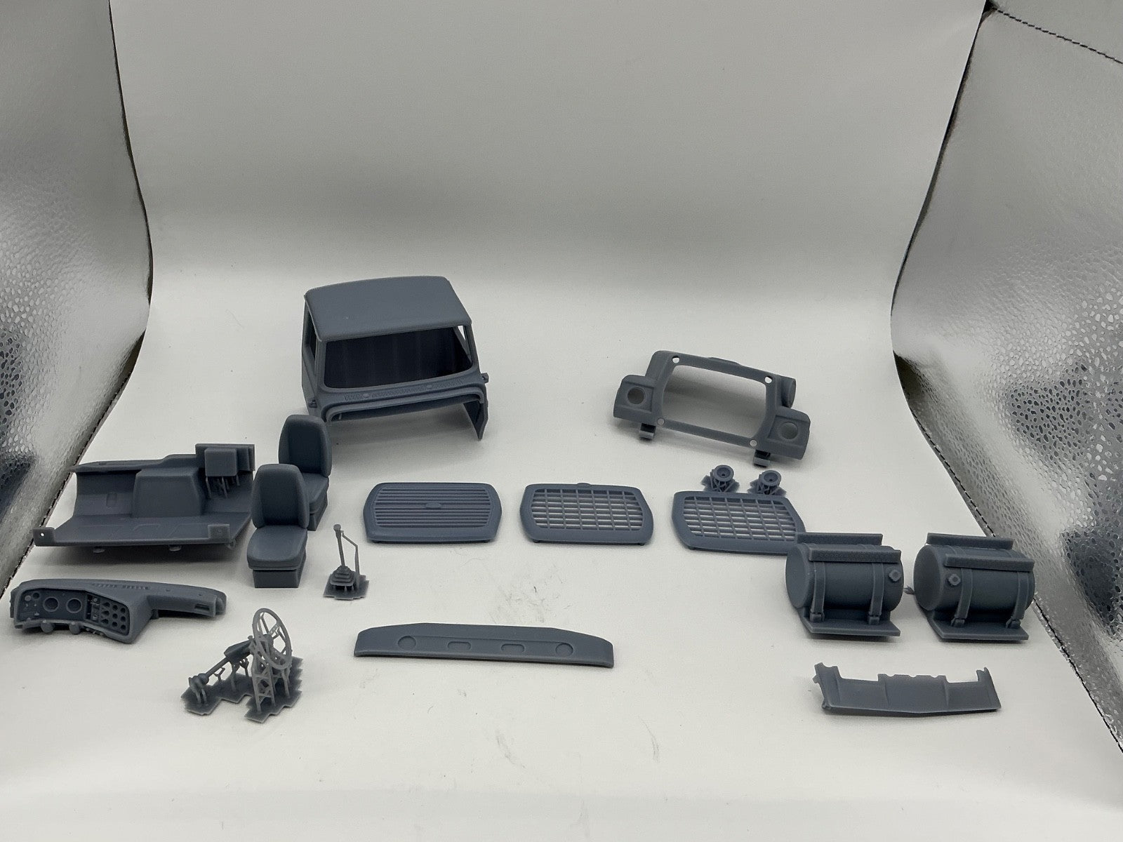 1/25 scale 3d printed  FORD LN / LNT 8000 / 9000 93.3 BBC by Alfa Centauri