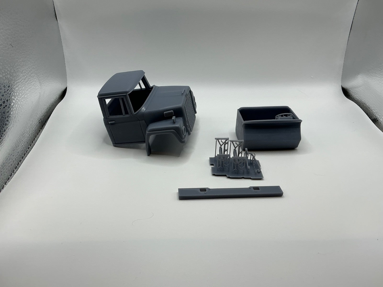1/25th scale 3d printed resin International Fleetstar 2000-D by  Nahuel customs