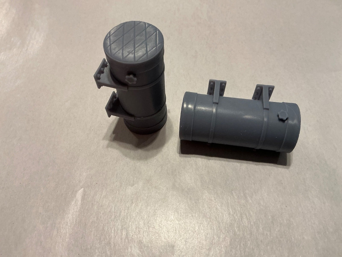 1/25th resin 3d printed quilted vinyl cover fuel tank  by Nahuel Customs