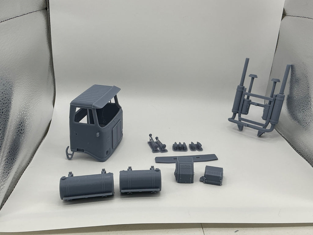 1/25 printed White Road Commander cabover day cab by Alfa Centauri