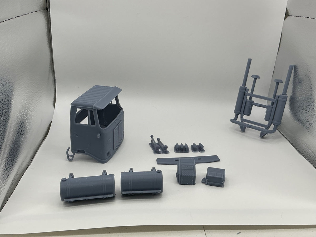 1/25 printed White Road Commander cabover day cab by Alfa Centauri
