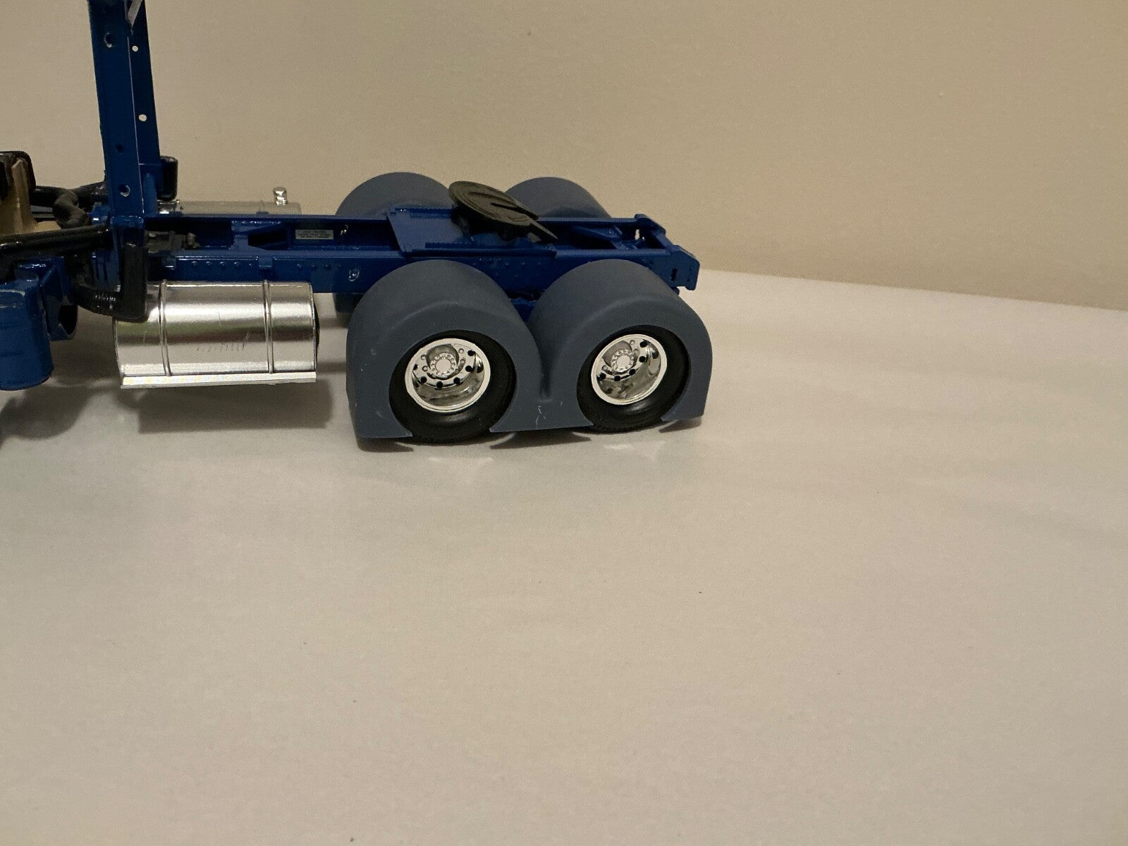 1/25th scale 3d printed resin LOW CUT DOUBLE HUMP REAR FENDER