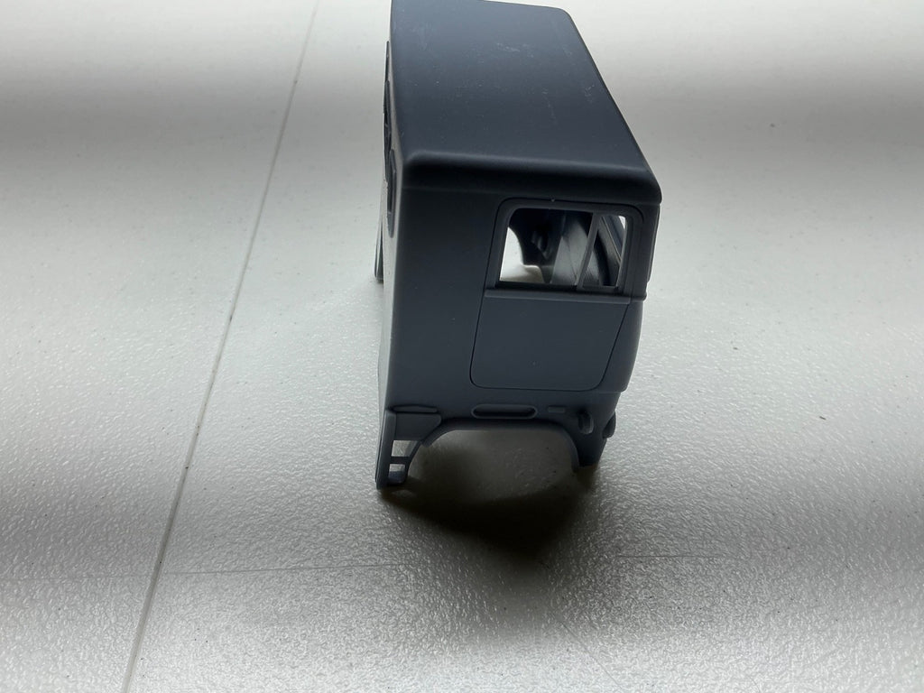 1/25 resin printed White Freightliner cabover by Nahuel Customs