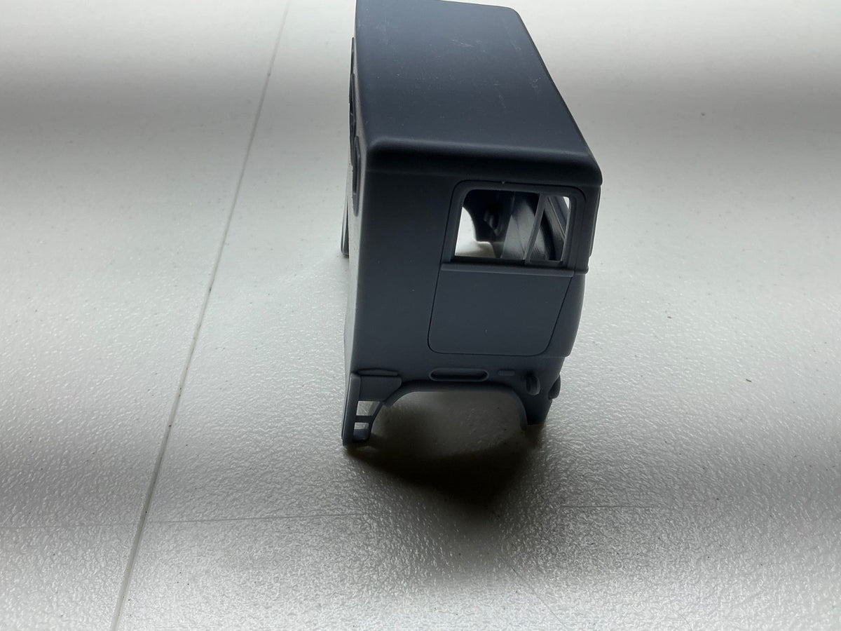 1/25 resin printed White Freightliner cabover by Nahuel Customs