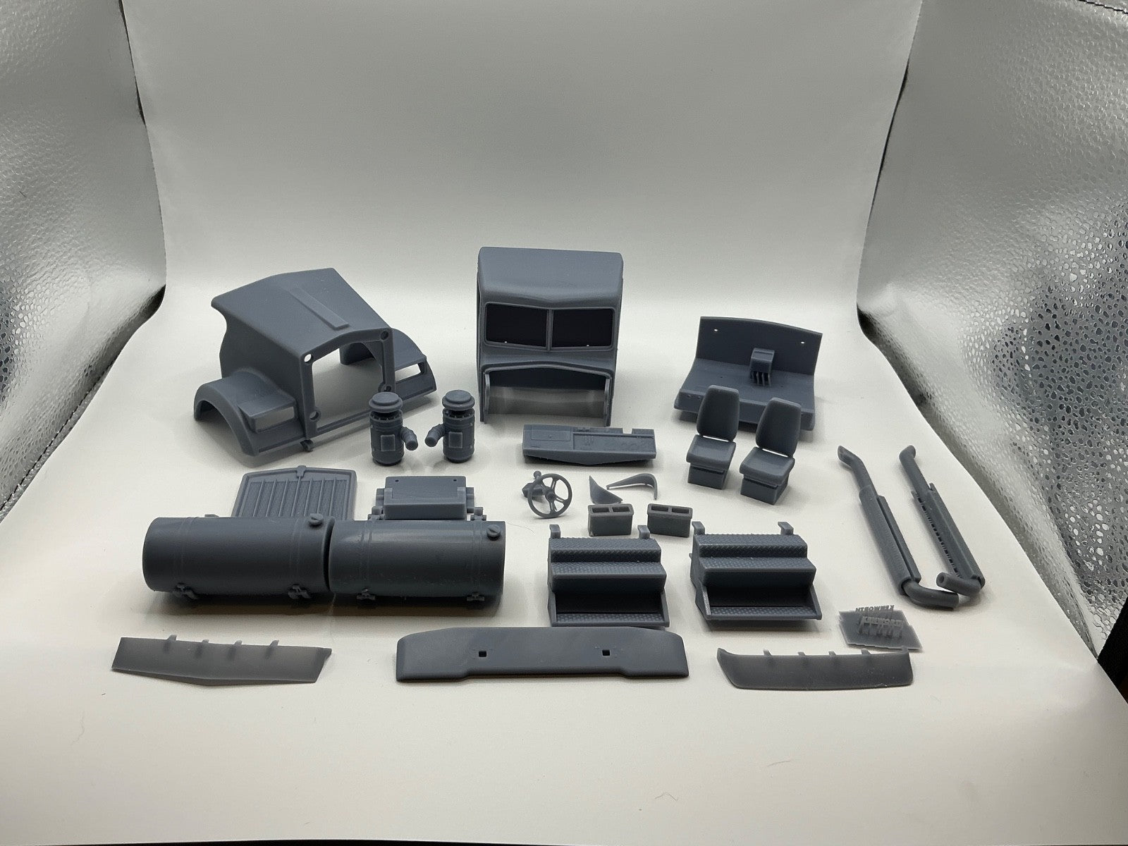 1/25 resin 3d printed 80-86 W900B day cab by Alfa Centauri Trucks