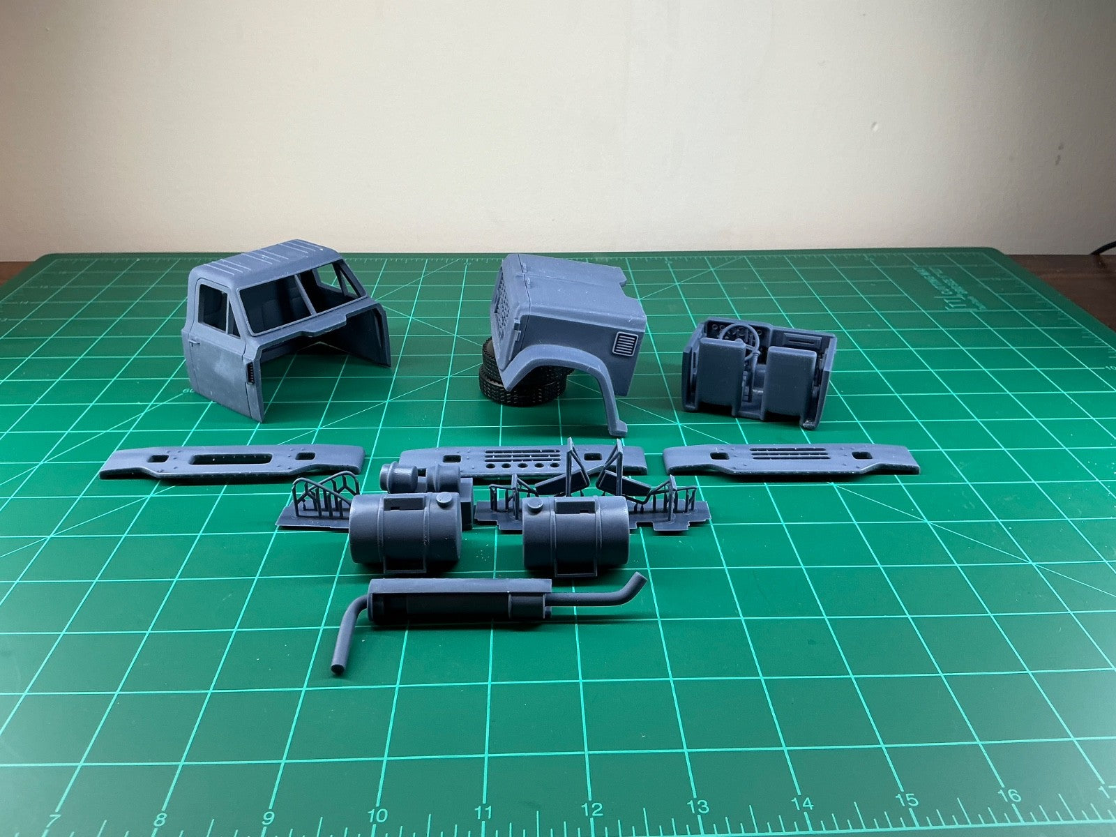 1/25th 3d resin printed GMC 9500 Long Nose truck cab by Nahuel Customs