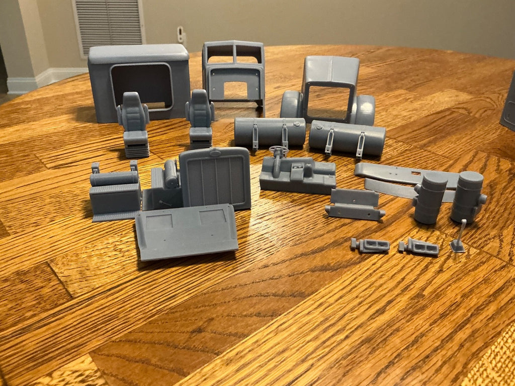 1/25th resin 3d printed Peterbilt 379 w/48” sleeper by Alpha Centauri