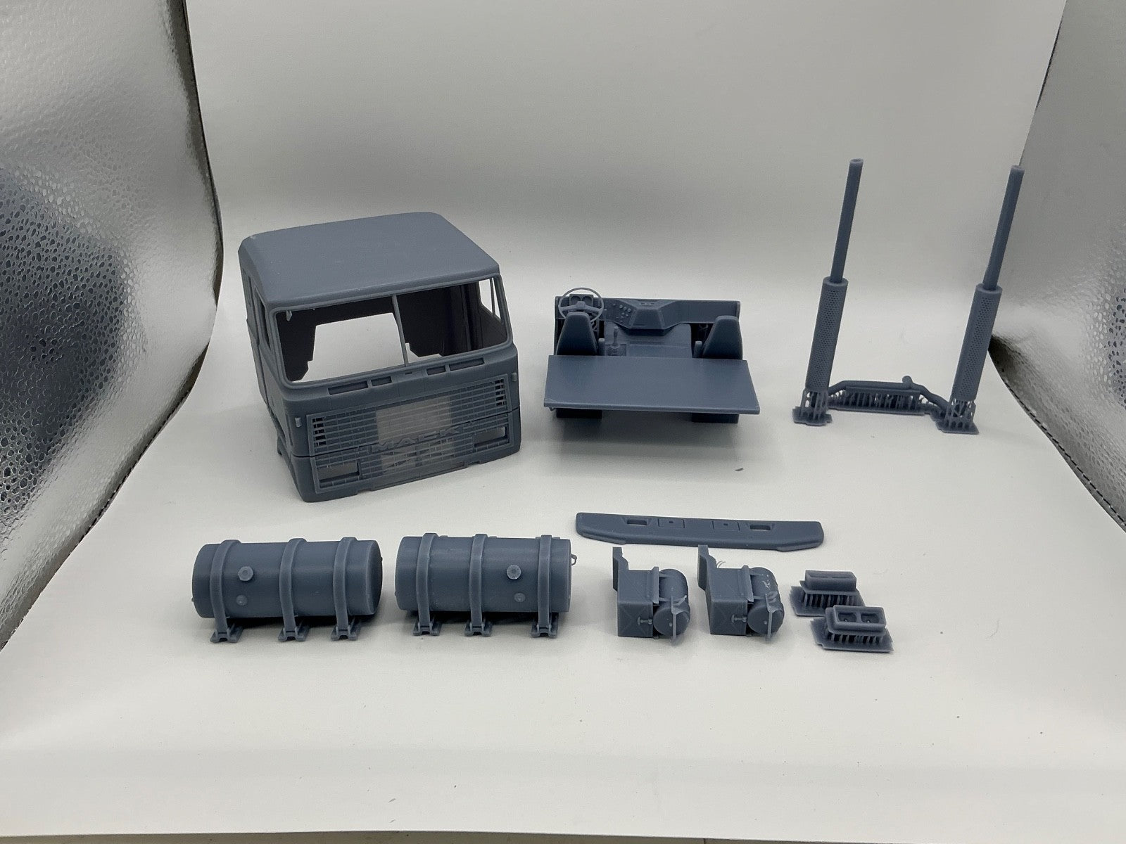 1/25 resin printed MH600 cabover sleeper cab by Alfa Centauri