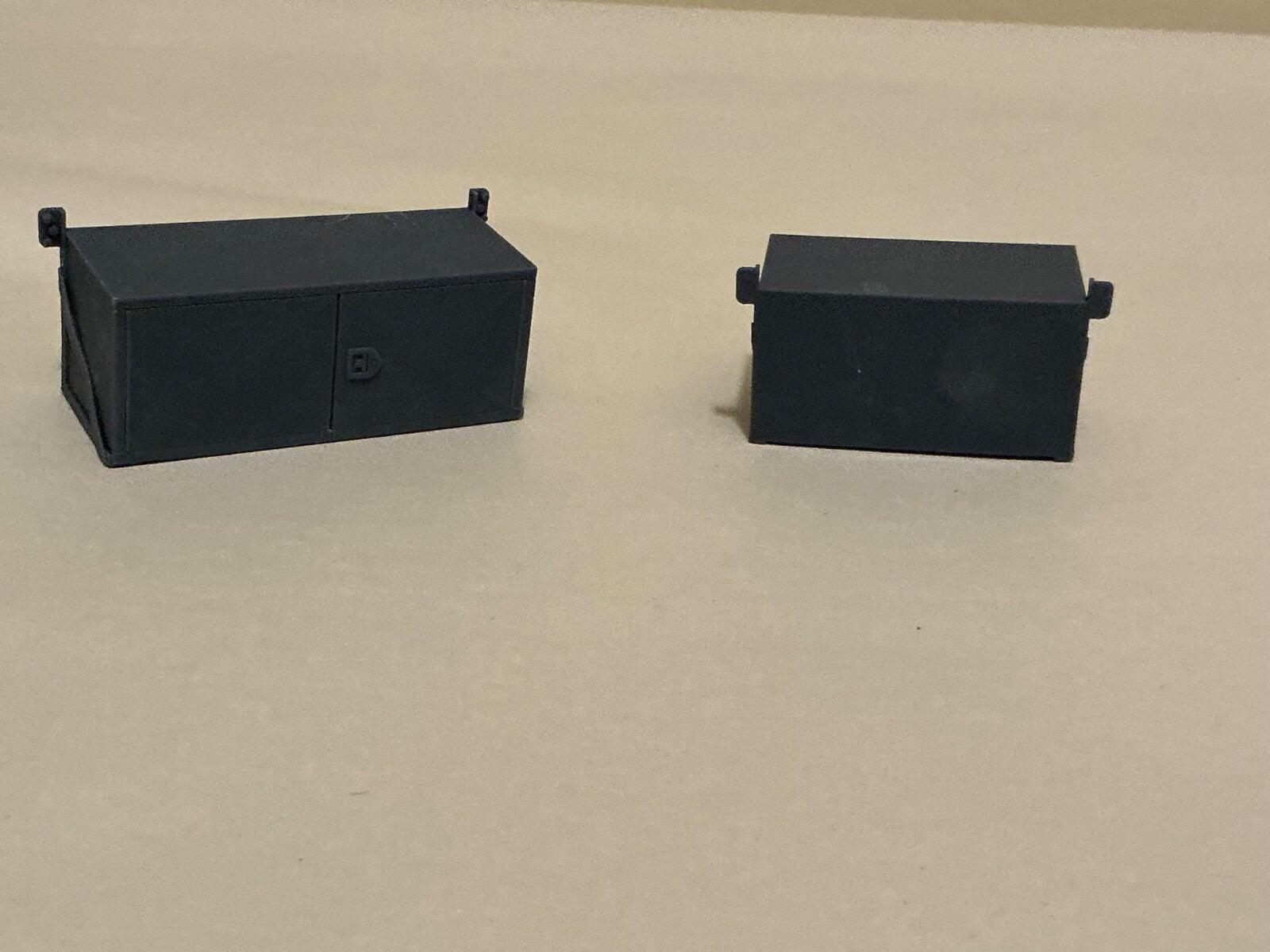 1/25th scale resin 3d printed tool boxes designed by Nahuel Customs