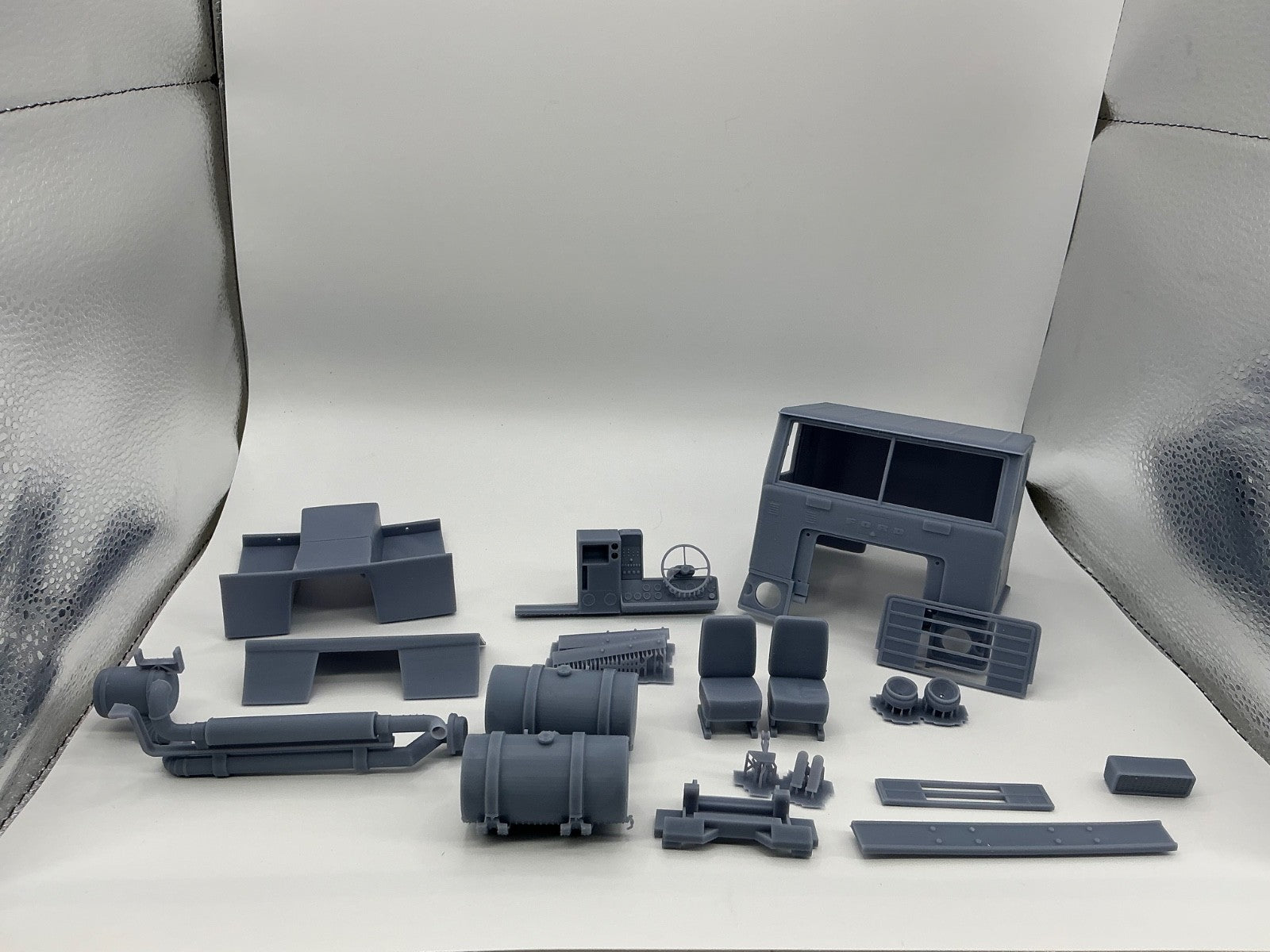 1/25 printed Ford WT9000 82” sleeper by Alfa Centauri