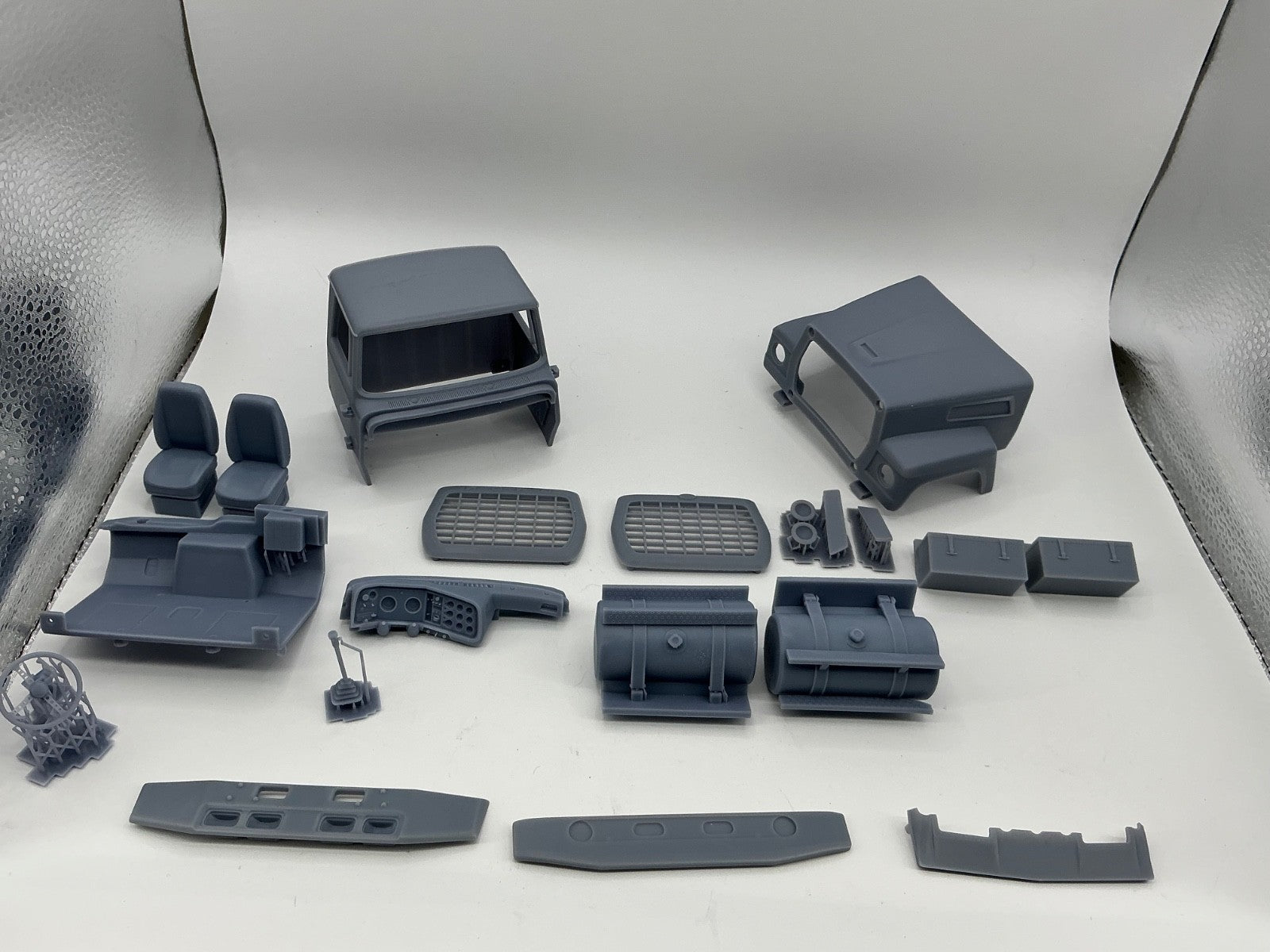 1/25 resin 3d printed FORD LTL 9000 1970 day cab by Alfa Centauri