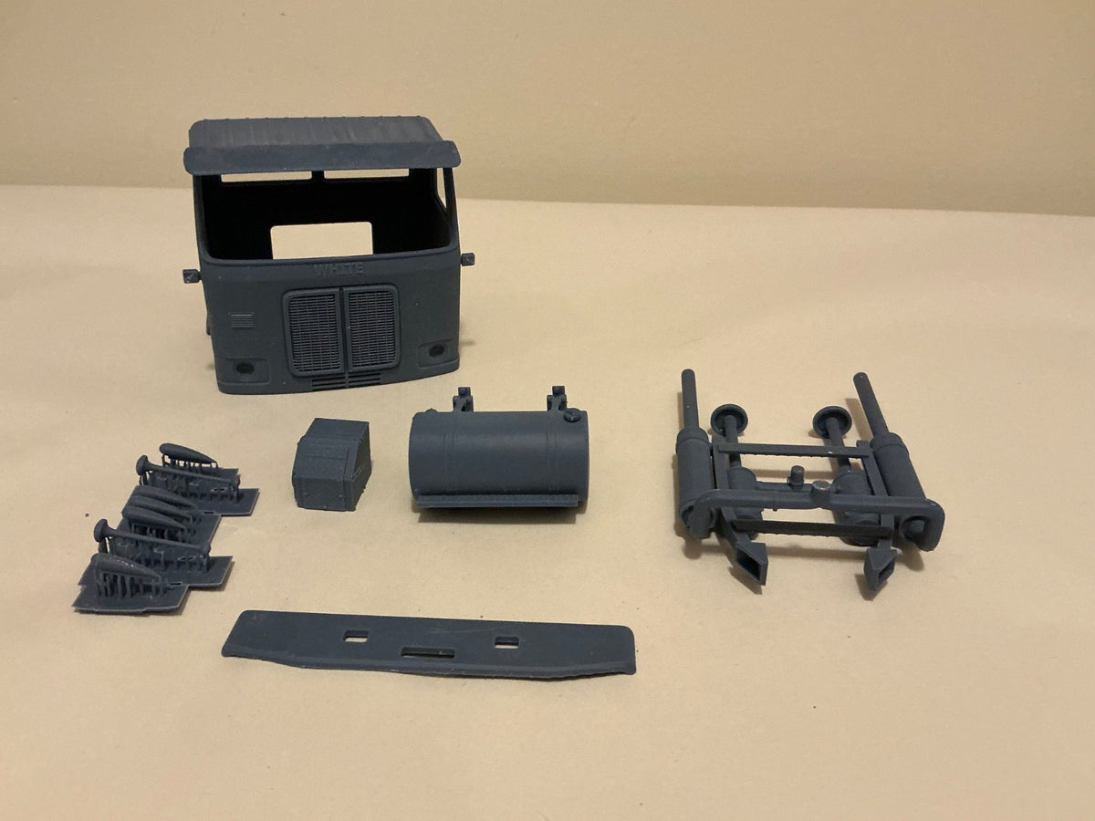 1/25 resin 3d printed WHITE ROAD COMMANDER 2 DAYCAB (no interior)