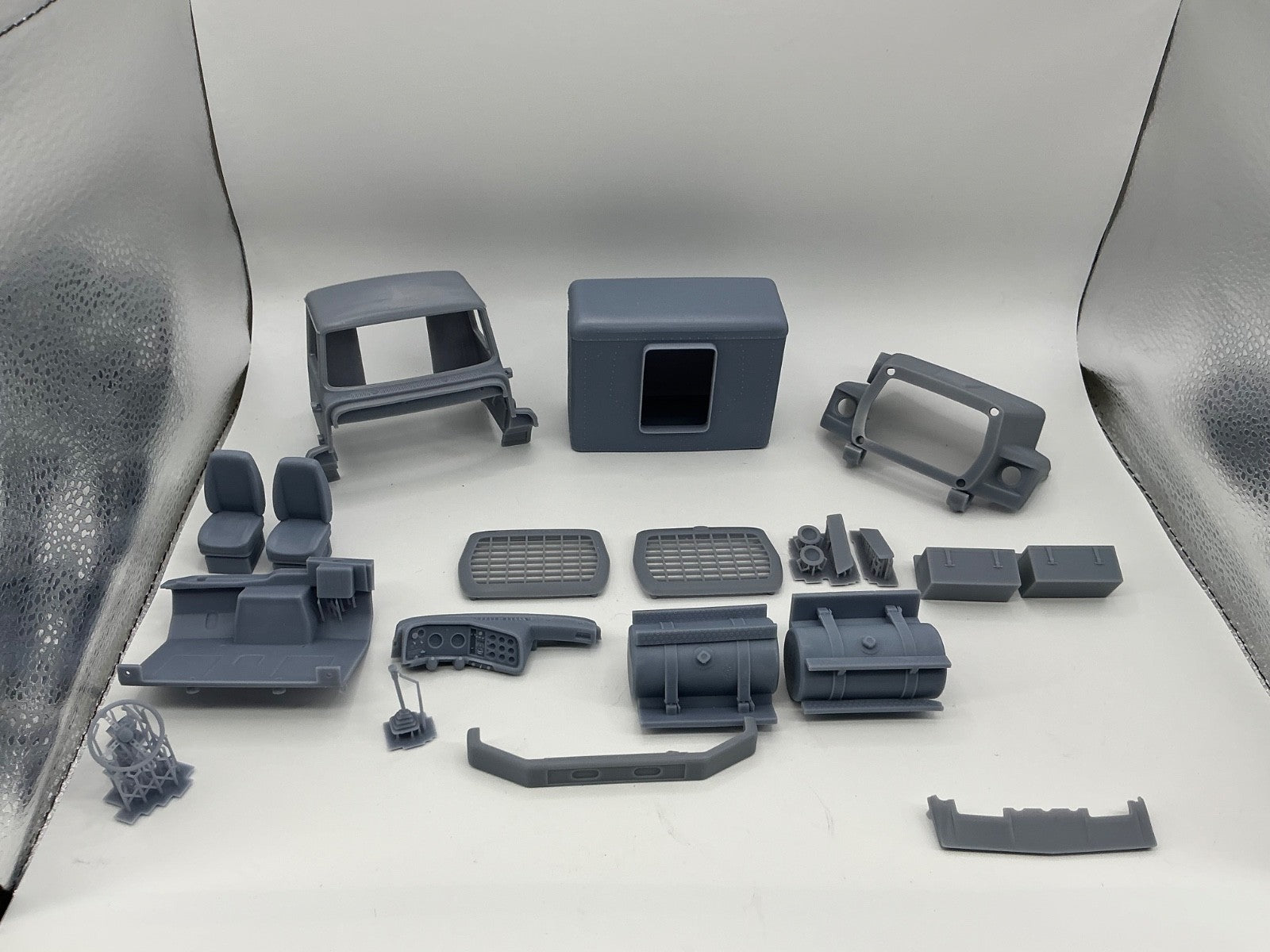 1/25 resin 3d printed FORD LS / LTS 8000 / 9000 sleeper US by Alfa Centauri