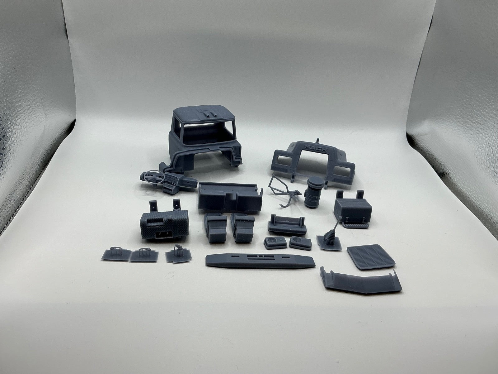 1/25th Scale resin 3d printed Mack U-600 designed by Alfa Cantauri