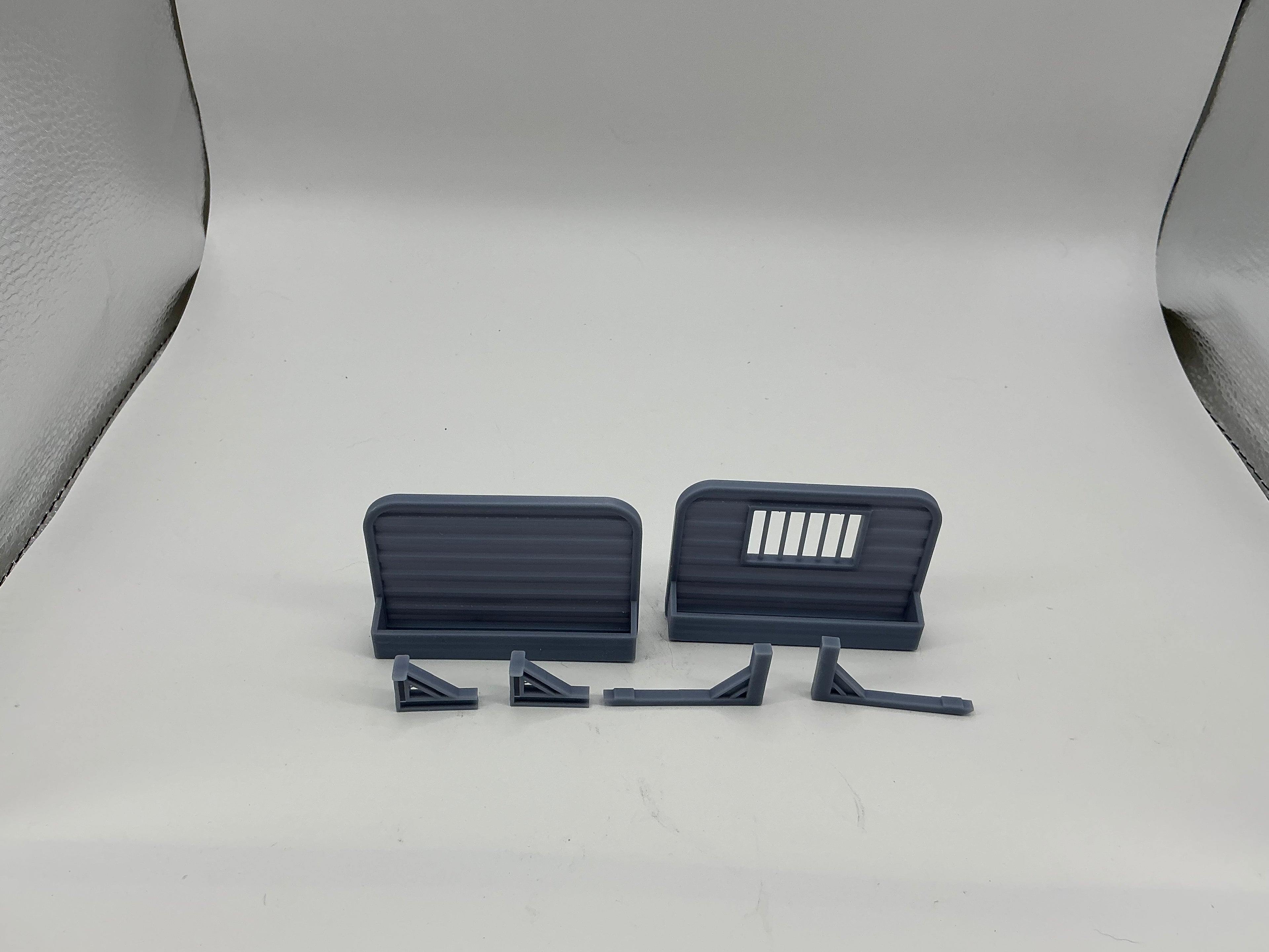 Scale Speed Garage wide headache racks with chain box
